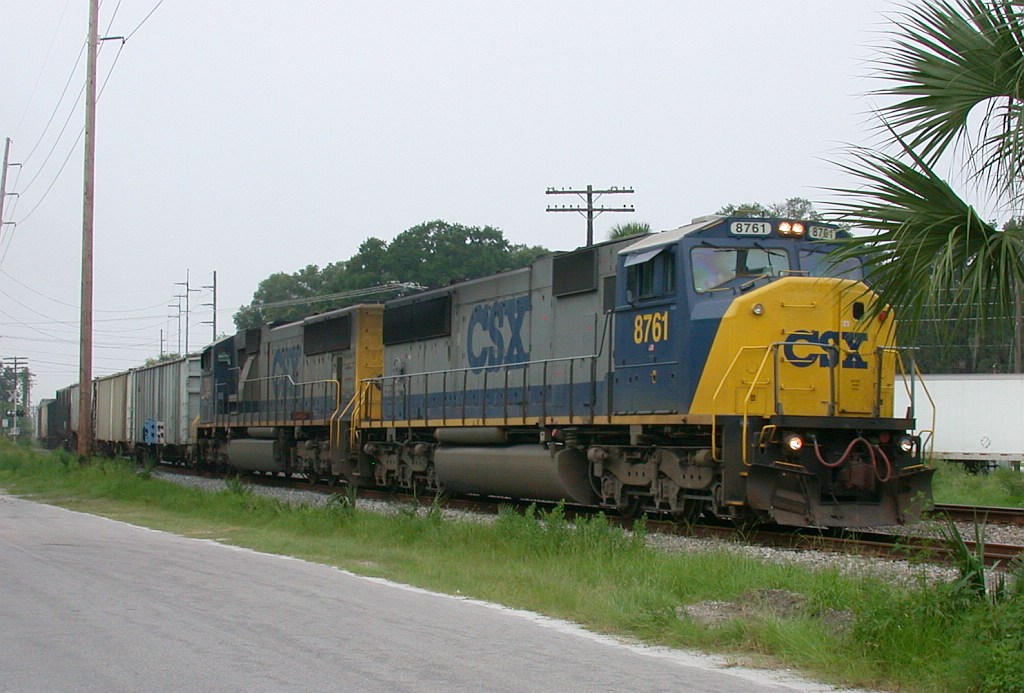 CSX 8761 on Q456